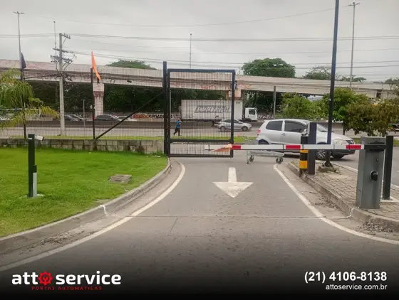 Cancela automática em portaria de acesso de veículos