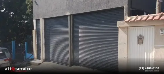 Portas de enrolar grafite em garagem dupla