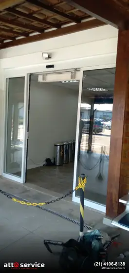 Porta deslizante automática com sensor, acesso comercial