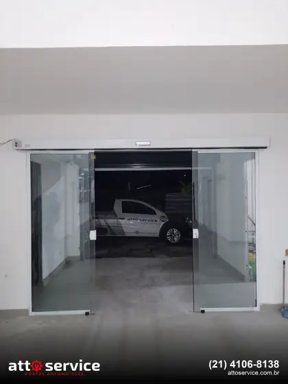 Porta de vidro deslizante com trilho superior