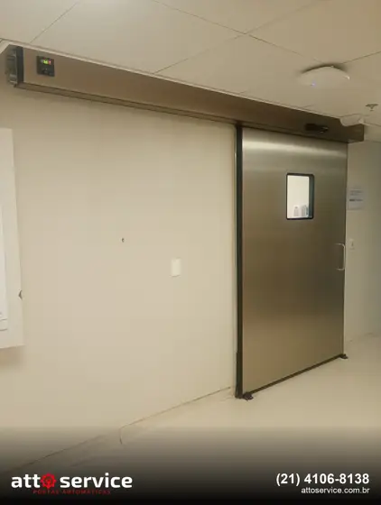 Porta hermética deslizante em inox, fechada